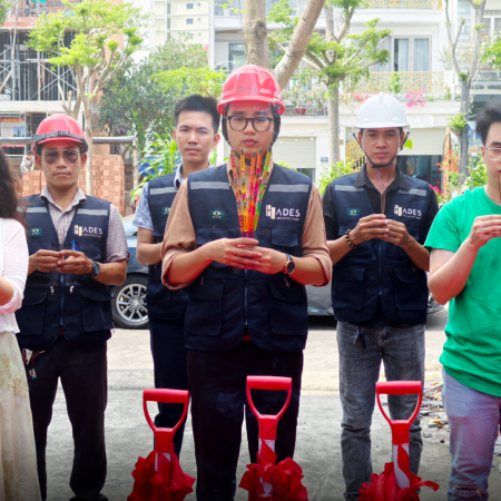 MIBAO'S MODERN COASTAL HOUSE