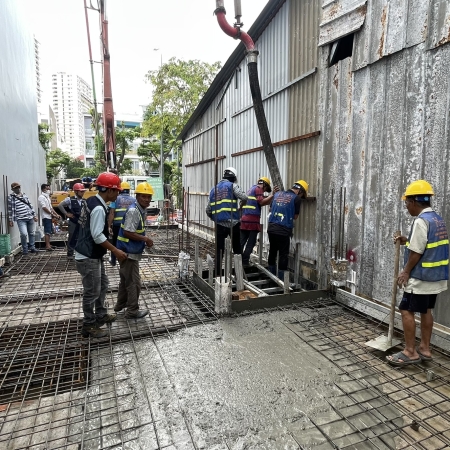 MIBAO'S MODERN COASTAL HOUSE