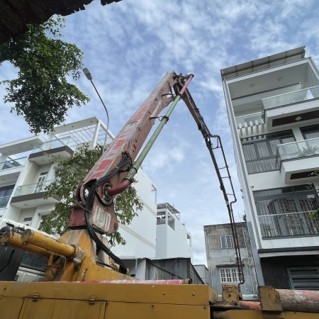 MIBAO'S MODERN COASTAL HOUSE