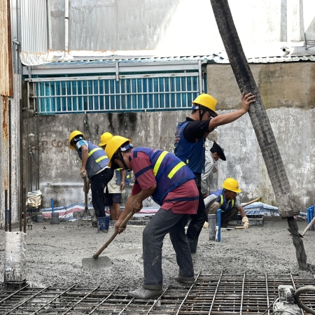 MIBAO'S MODERN COASTAL HOUSE