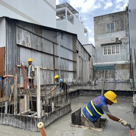 MIBAO'S MODERN COASTAL HOUSE