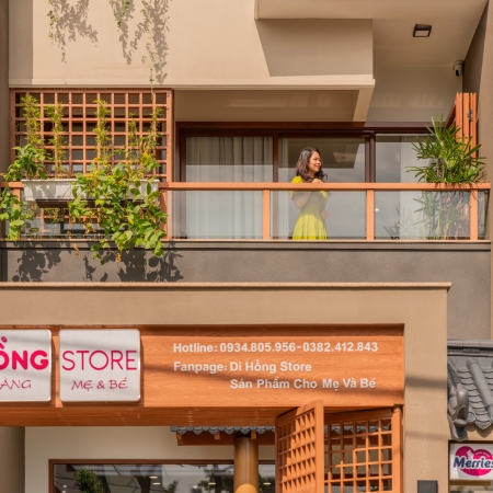 HONG’S HOUSE & STORE