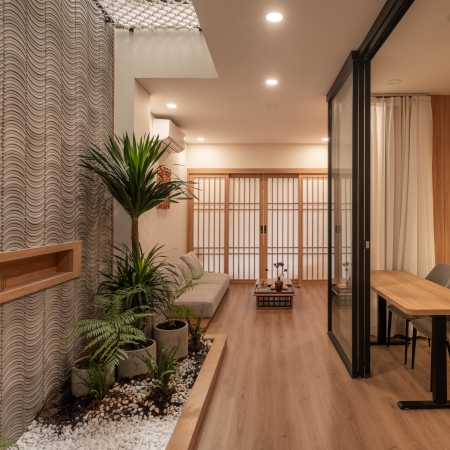 HONG’S HOUSE & STORE